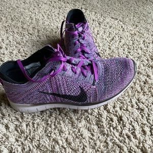 Women’s size 9 Nike free 5.0